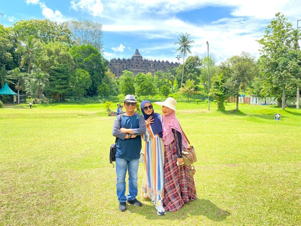 Rahasia Liburan Sukses: Mengenal Layanan Rental Mobil Premium dari Kusuma Jogja Transport